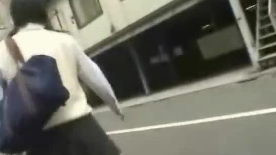 Levantando la falda a colegialas japonesas